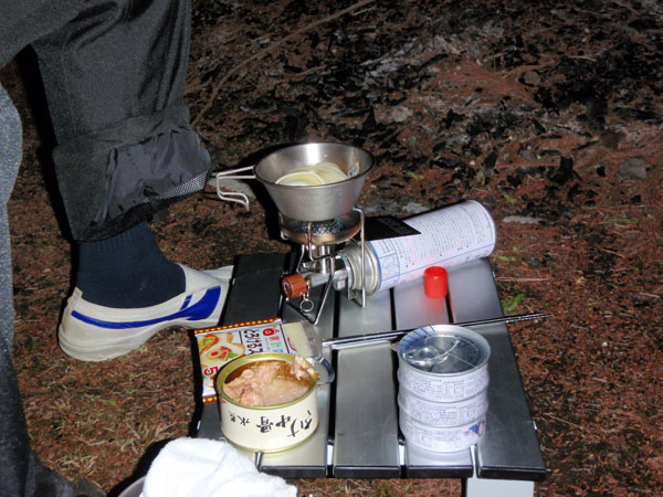 ボルドーさんの足元