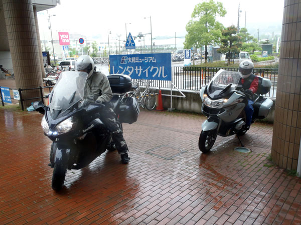 慎重に駐車する