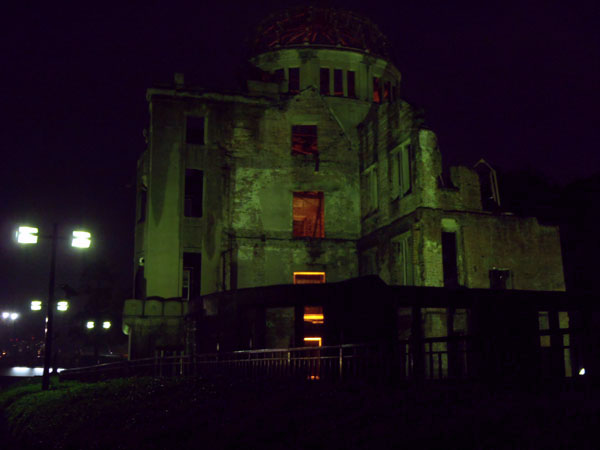 夜の原爆ドーム
