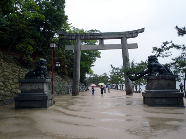 厳島神社へ