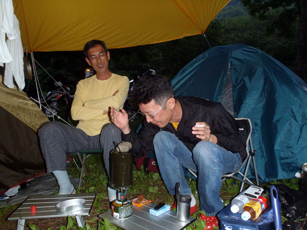 ご飯を炊いています