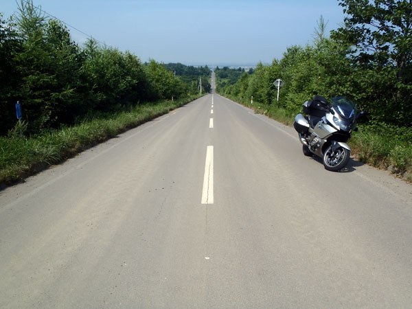 地平線まで続く道