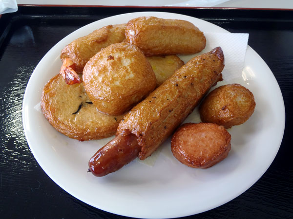 揚げたてのかまぼこ