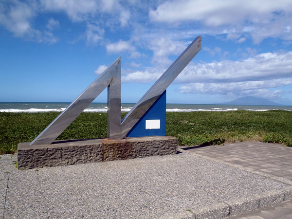 北緯４５度のモニュメント