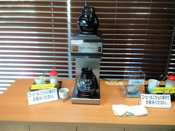 無料のコーヒーコーナー
