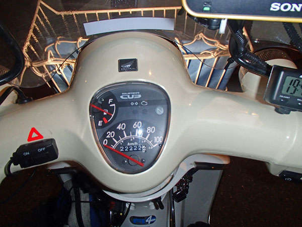 走行距離が２２２２２．２ｋｍを記録（国道４号線の道の駅「ごか」にて）