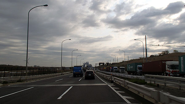 東京ゲートブリッジ手前