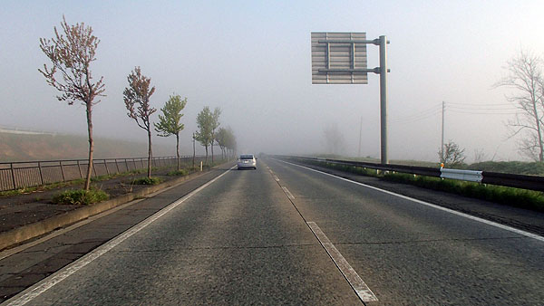 再び霧が濃くなる