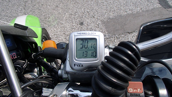 気温は３０℃を超えていました