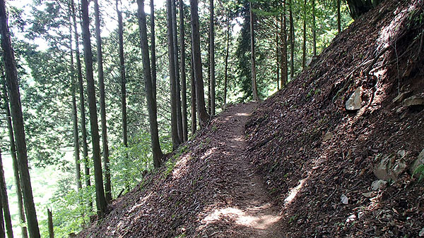 三峰神社の奥宮への登山道
