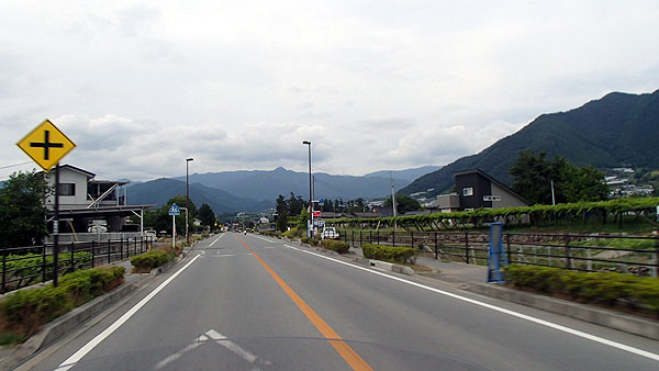 国道４１１号線へ