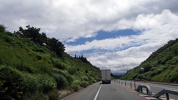 前方に青空が見えて来た