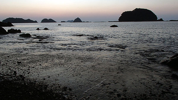 日の出前の海の景色