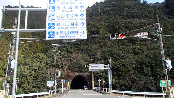 丸山千枚田の近くを通過