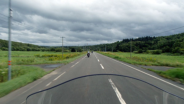 進行方向は厚い雲に覆われている