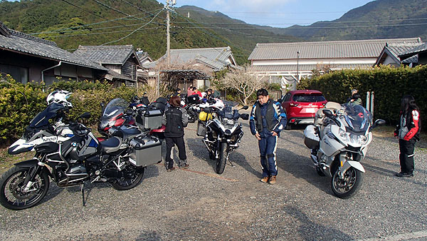 民宿あづまの駐車場