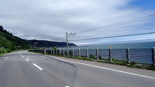 海沿いを走行