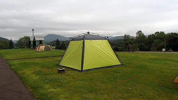 ワンタッチタイプのスクリーンタープ型