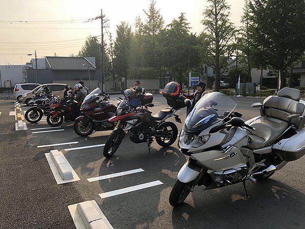 集合場所のコンビニにて