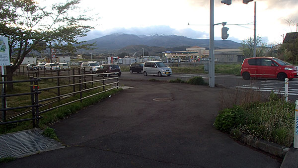 進行方向の山々