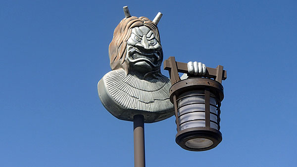 なまはげデザインの街灯
