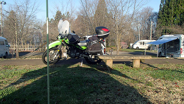 バイクも夜露で濡れました