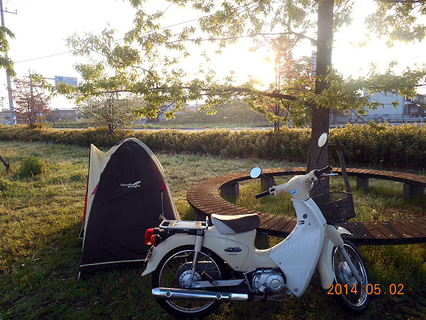 テントに夜露が！